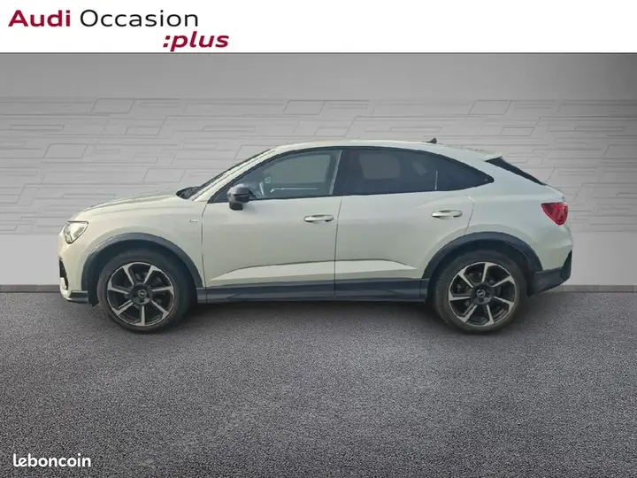 Audi Q3 2021 photo 2