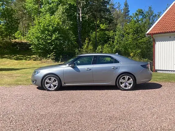 Saab 9-5 2010 photo 2