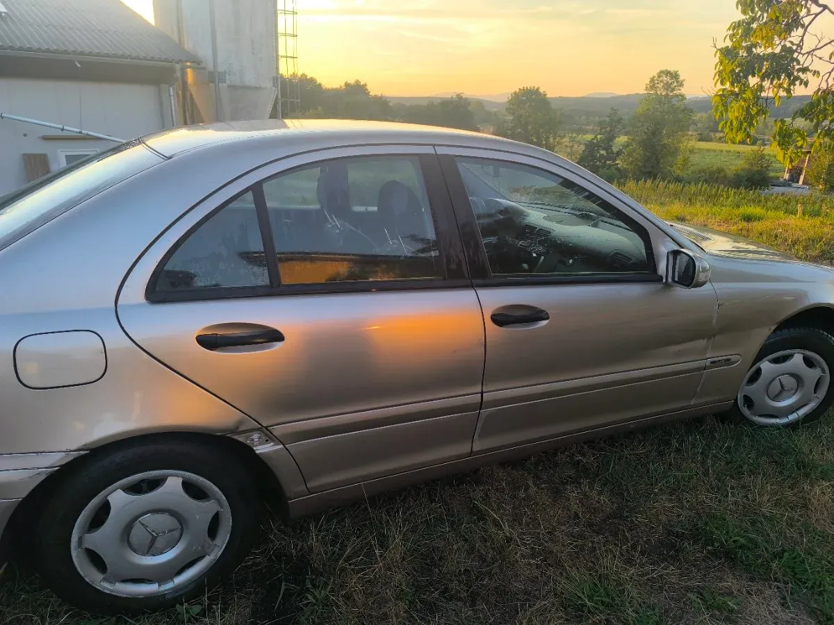 Mercedes-Benz C-Class 2003 photo 3