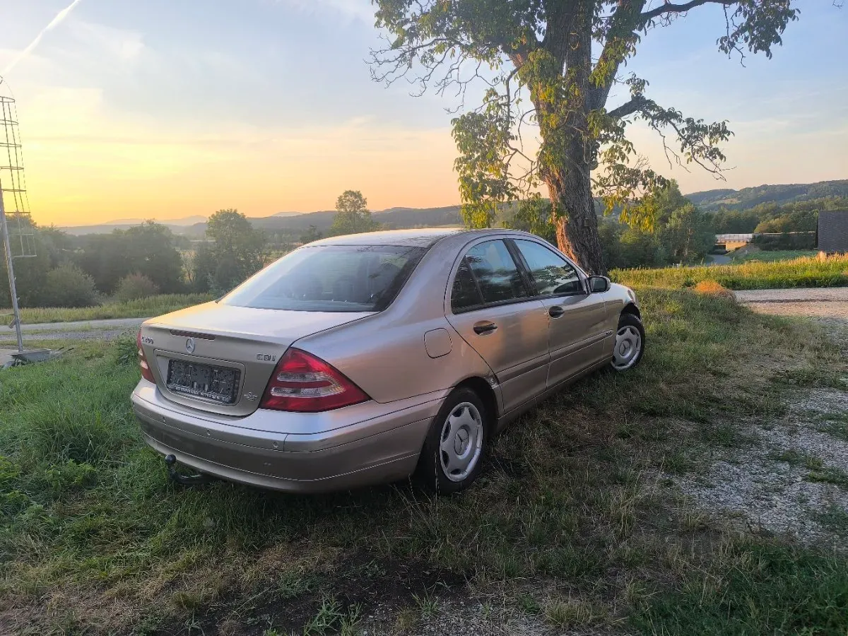 Mercedes-Benz C-Class 2003 photo 2