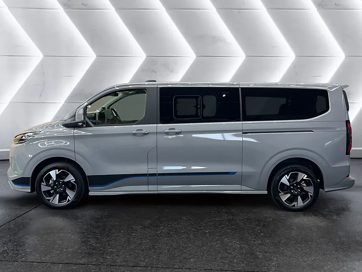 Ford Tourneo Custom 2026 photo 2