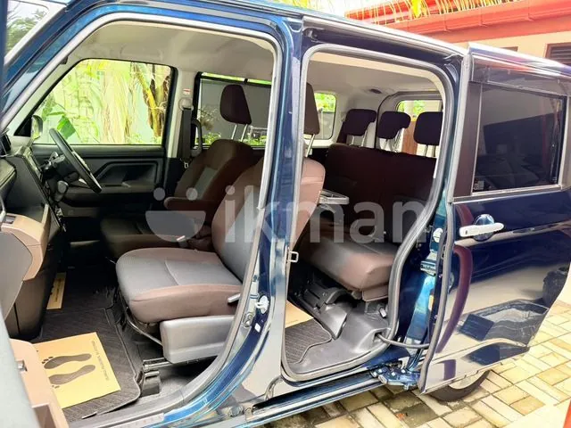 Toyota Roomy 2023 photo 5