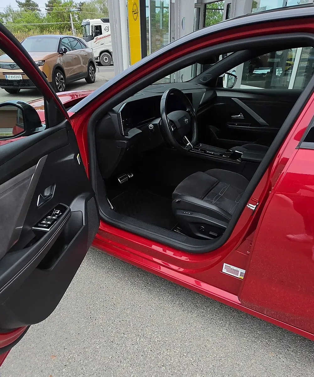 Opel Astra 2022 photo 2