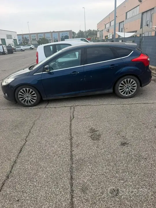 Ford Focus 2011 photo 2