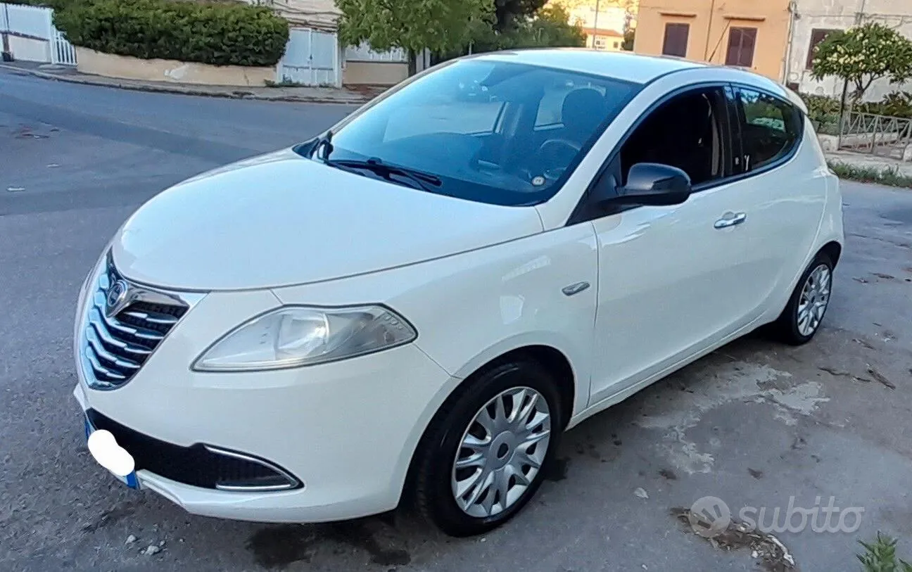 Lancia Ypsilon