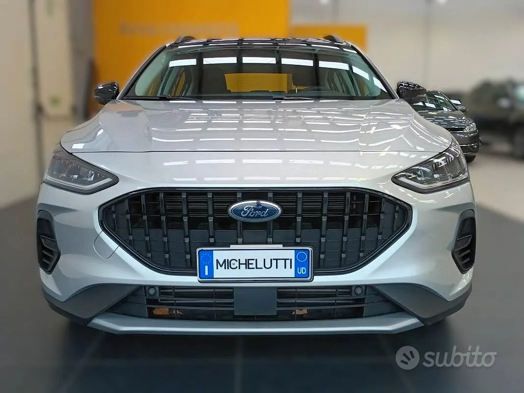 Ford Focus 2023 photo 2