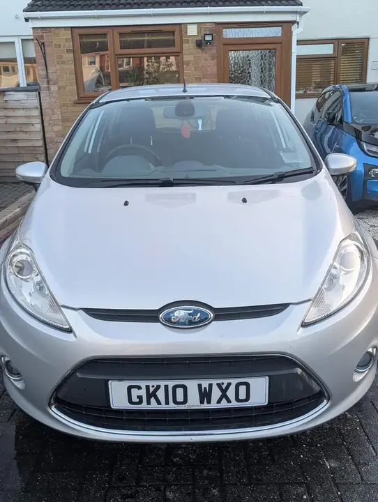 Ford Fiesta 2010 photo 2