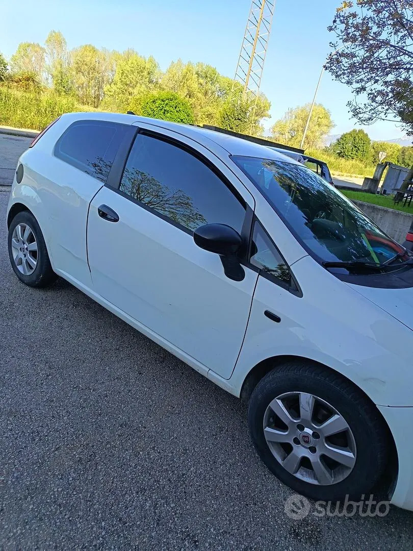 Fiat Grande Punto 2008 photo 2