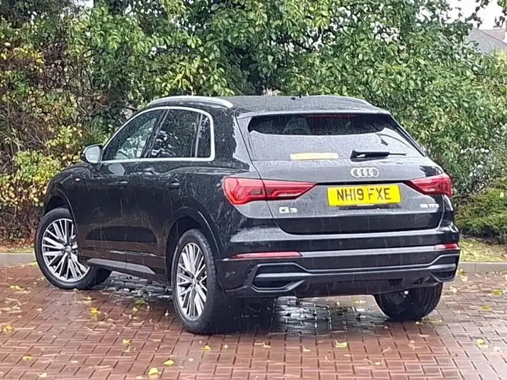 Audi Q3 2019 photo 2