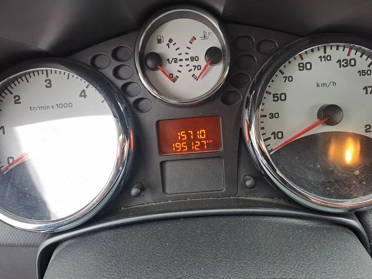 Peugeot 207 2013 photo 2