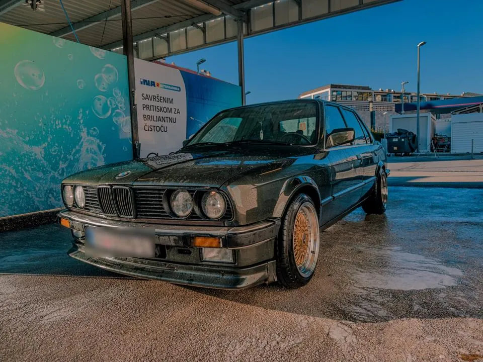 BMW E30