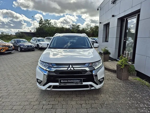 Mitsubishi Outlander 2020 photo 2