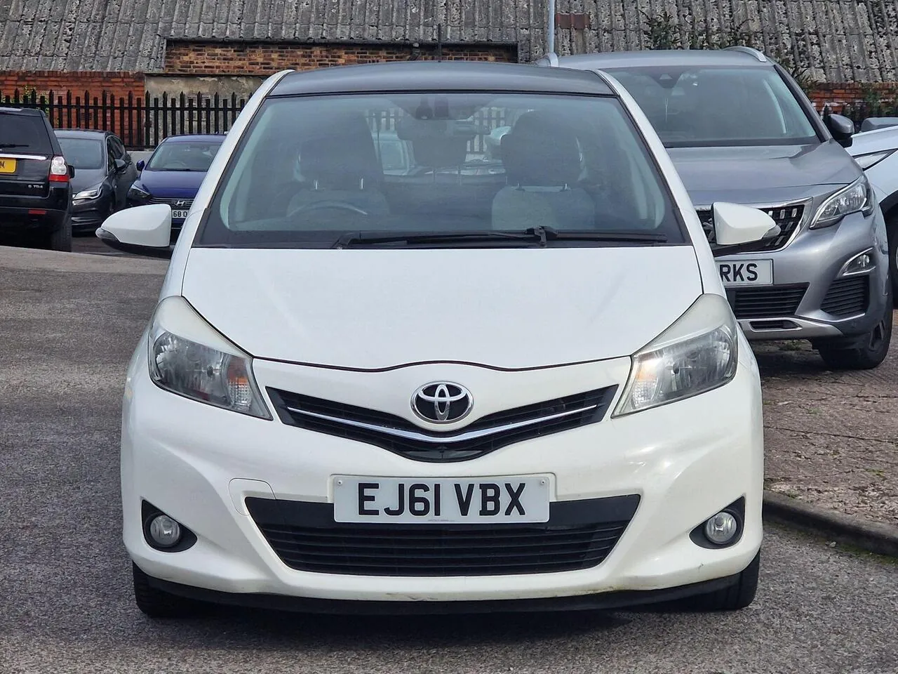 Toyota Yaris 2011 photo 2