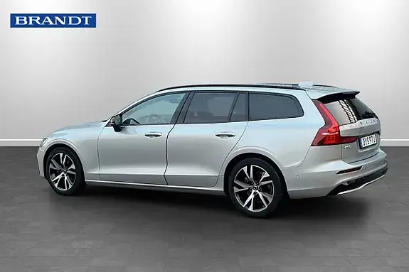 Volvo V60 2024 photo 2