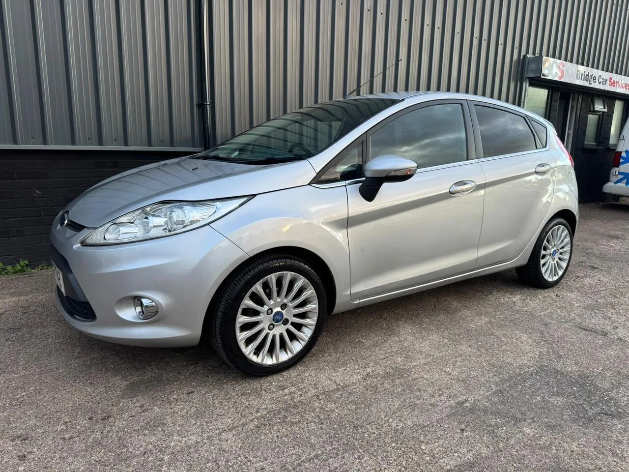 Ford Fiesta 2011 photo 3