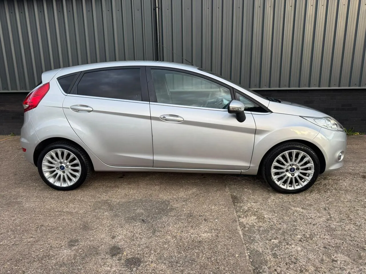 Ford Fiesta 2011 photo 4