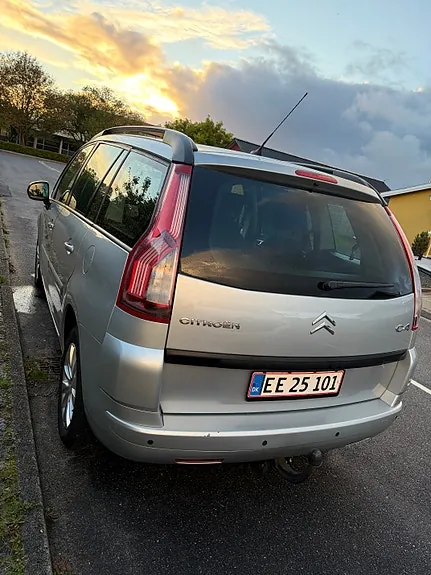 Citroen Grand C4 Picasso 2010 photo 4