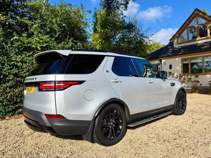 Land Rover Discovery 2018 photo 2