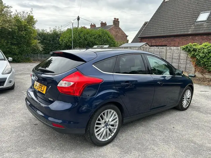 Ford Focus 2013 photo 2