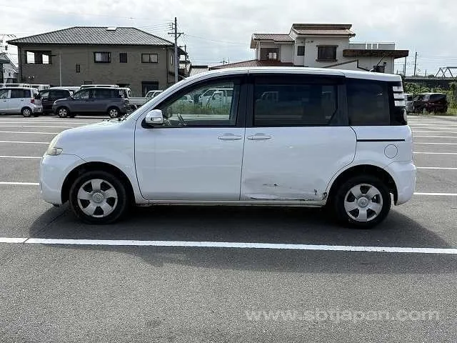 Toyota Sienta 2009 photo 5