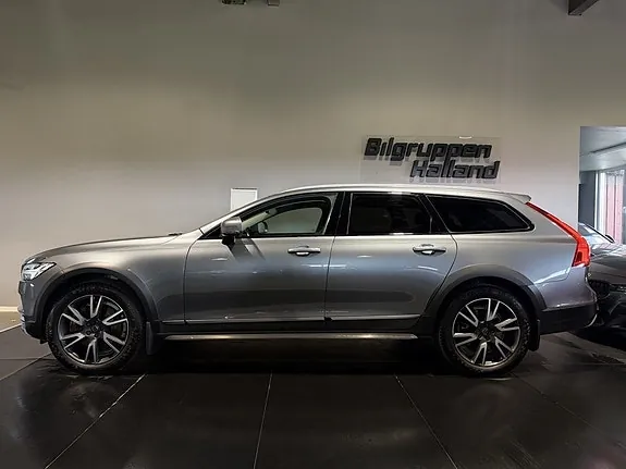 Volvo V90 Cross Country 2018 photo 2