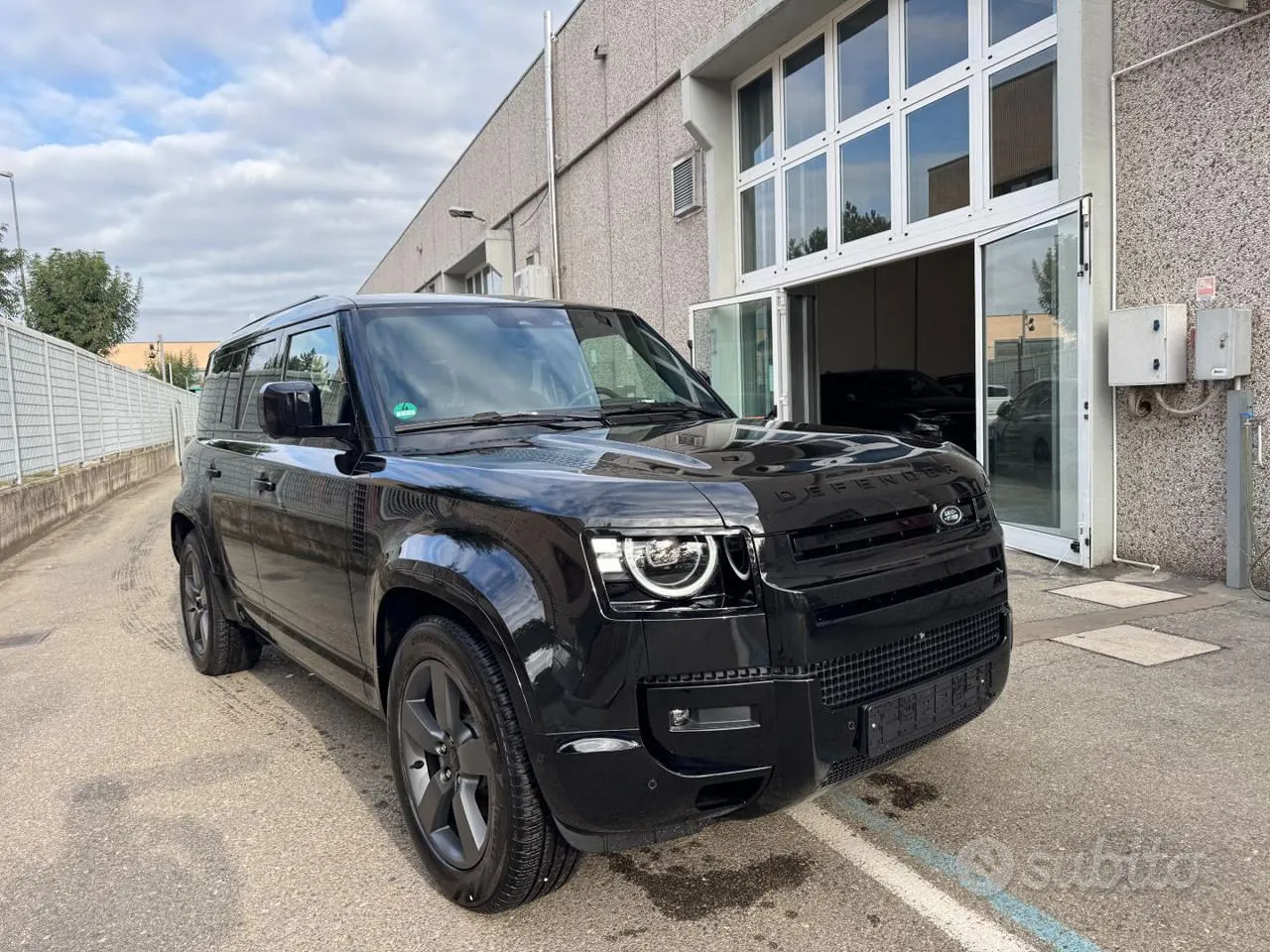 Land Rover Defender 2026 photo 2