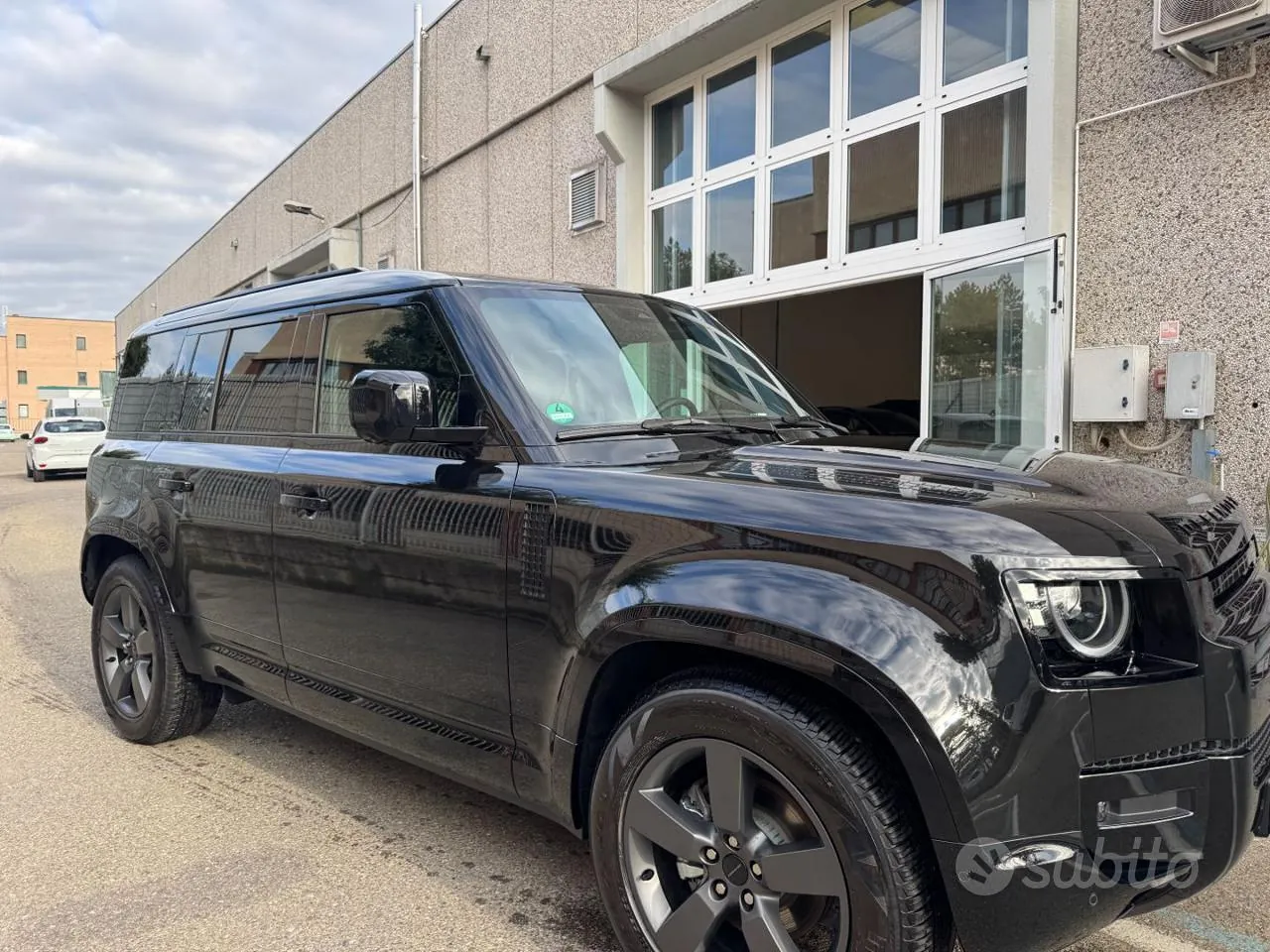 Land Rover Defender 2026 photo 3