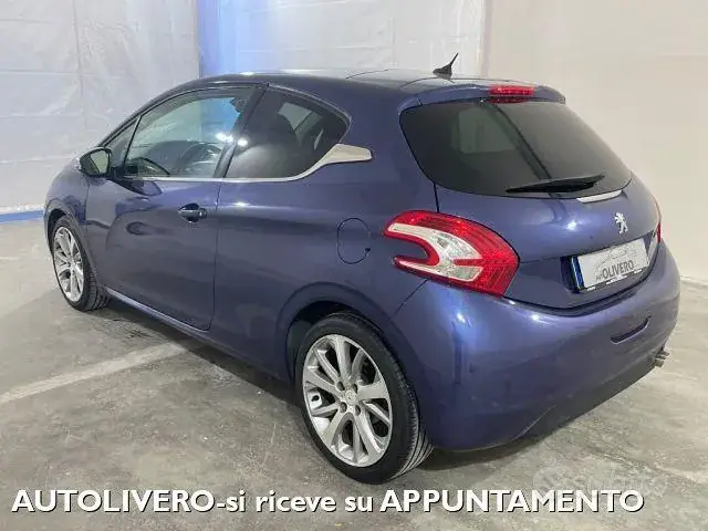 Peugeot 208 2012 photo 3