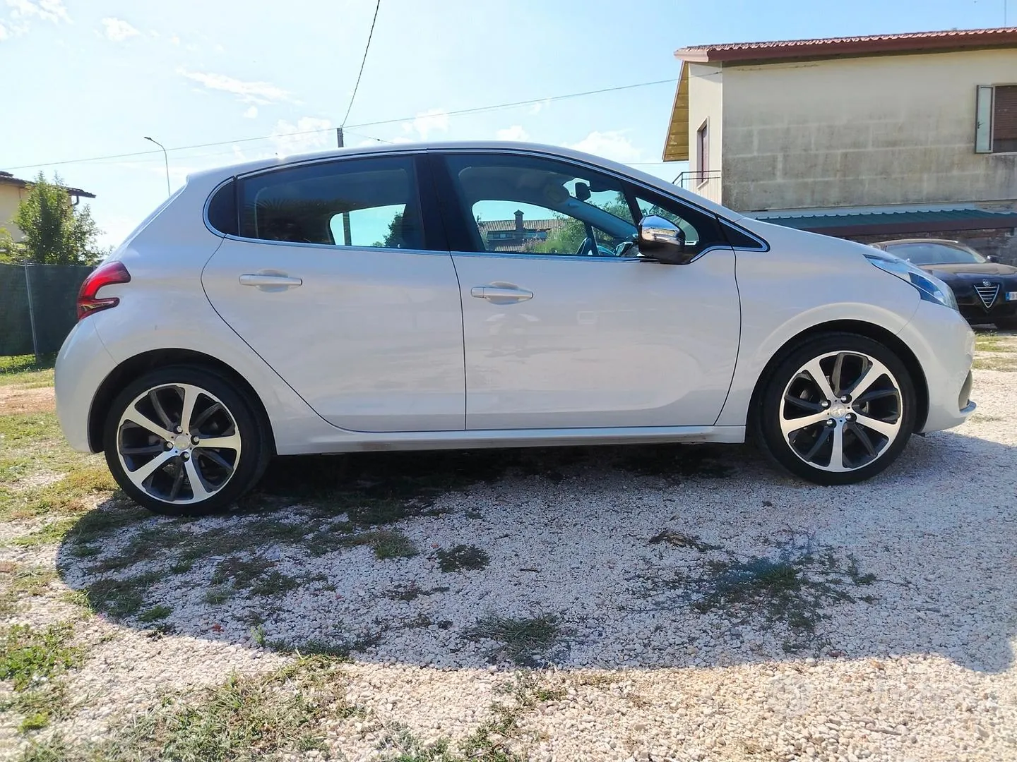 Peugeot 208 2015 photo 4