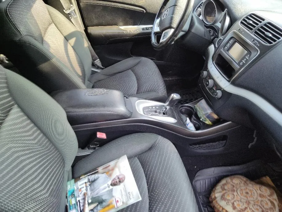 Dodge Journey 2011 photo 2
