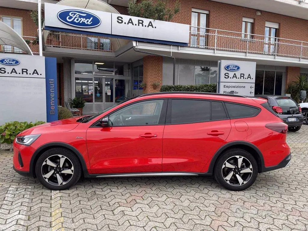 Ford Focus 2023 photo 2