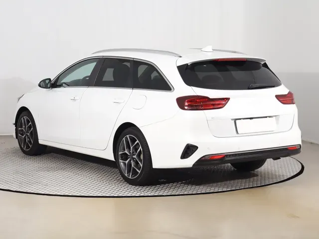 Kia Ceed 2025 photo 3