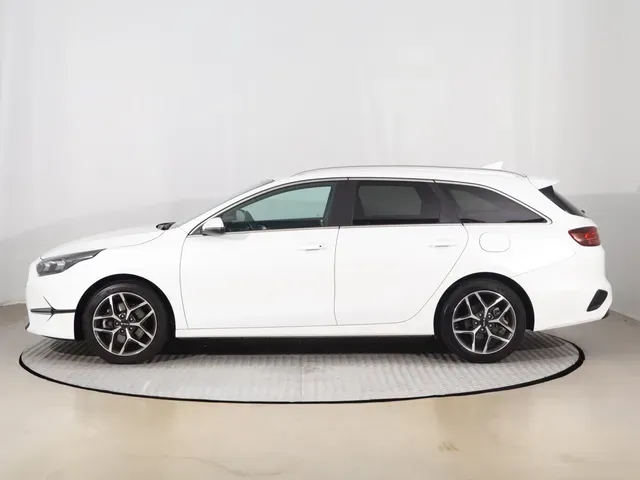 Kia Ceed 2025 photo 2
