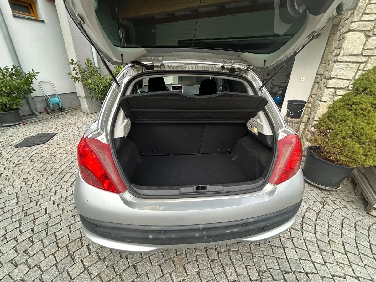 Peugeot 207 2007 photo 2