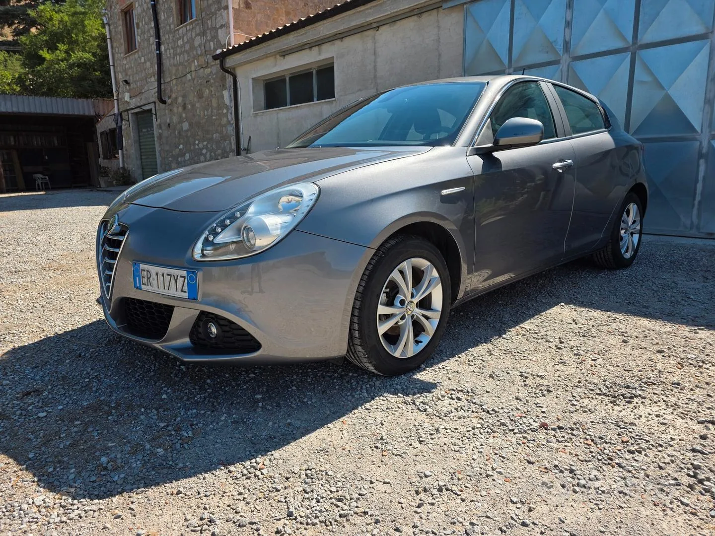Alfa Romeo Giulietta 2013 photo 2