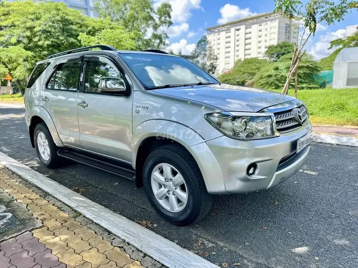 Toyota Fortuner 2010 photo 2