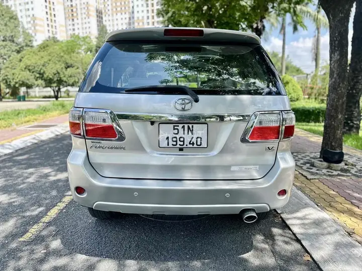 Toyota Fortuner 2010 photo 4