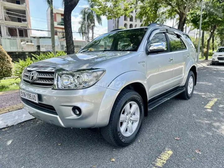 Toyota Fortuner 2010 photo 3