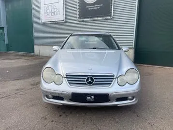 Mercedes-Benz C-Class 2002 photo 2