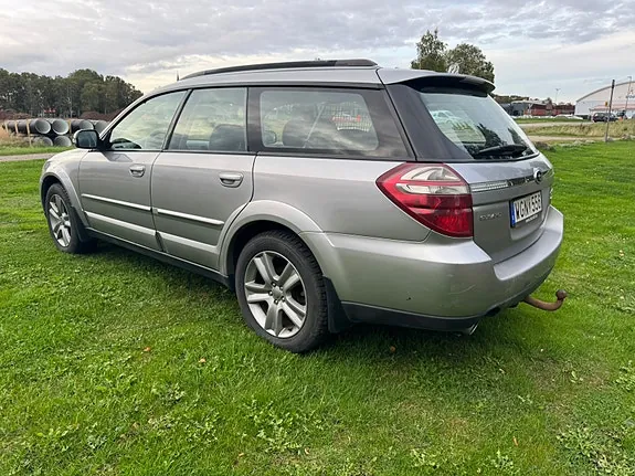 Subaru Outback 2009 photo 2
