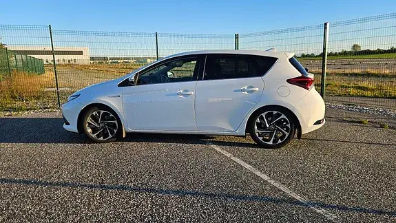 Toyota Auris 2015 photo 4