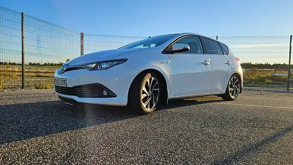Toyota Auris 2015 photo 5