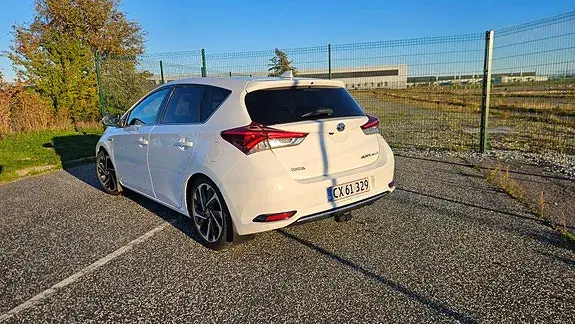 Toyota Auris 2015 photo 3