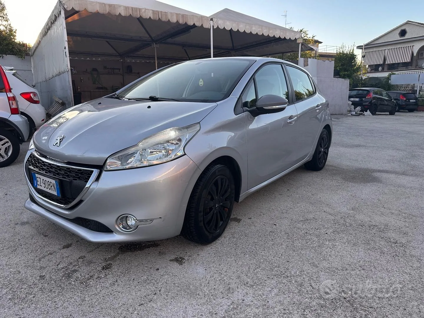 Peugeot 208 2015 photo 3