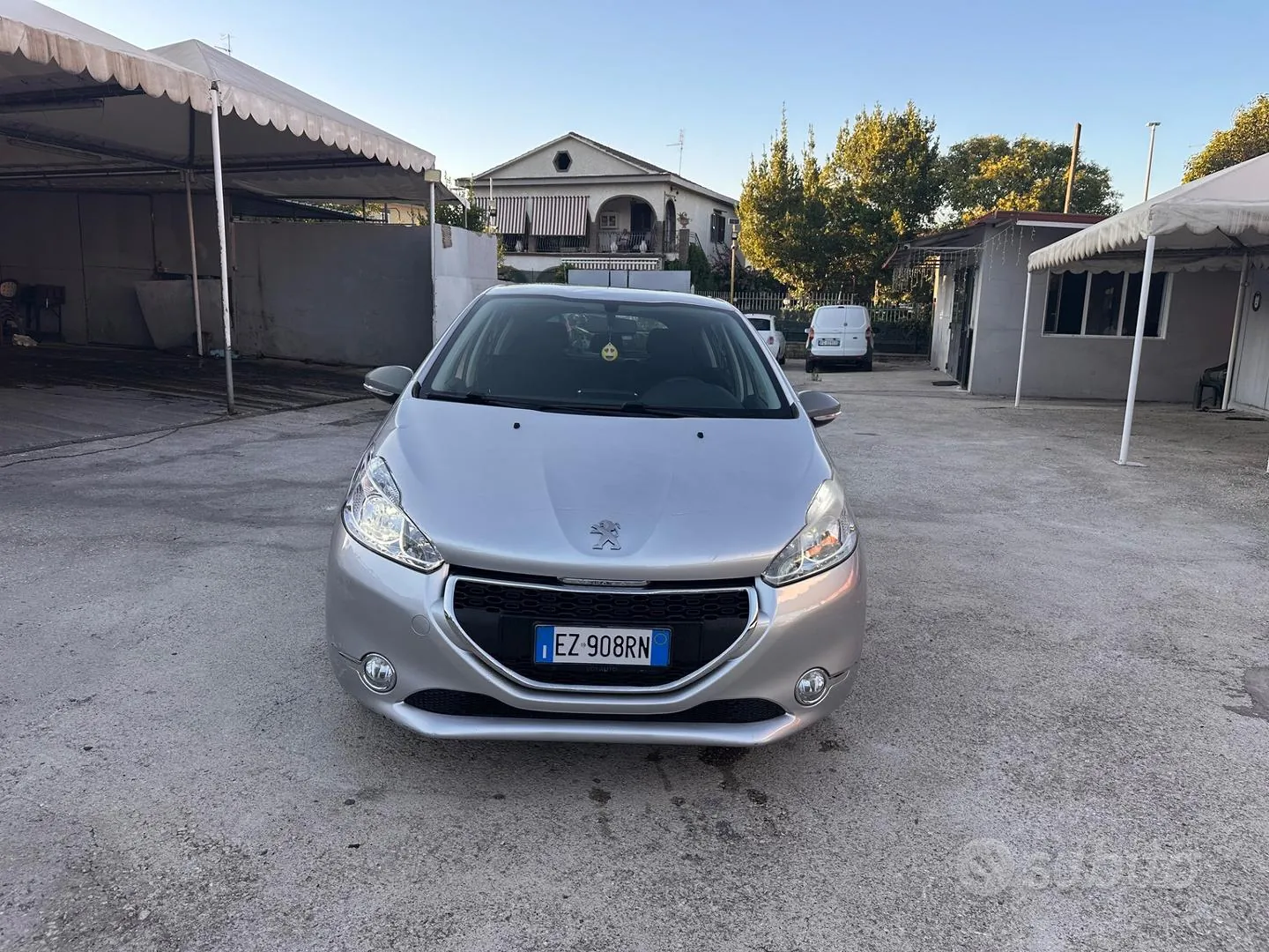 Peugeot 208 2015 photo 2