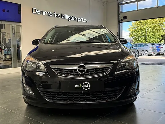 Opel Astra 2011 photo 3