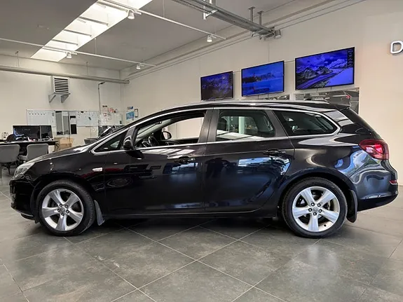 Opel Astra 2011 photo 4