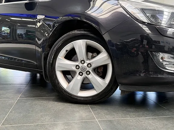 Opel Astra 2011 photo 2