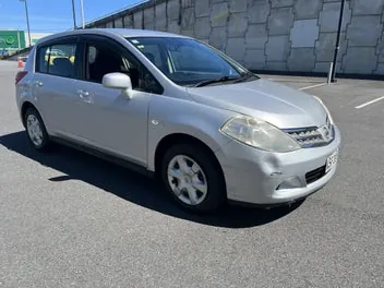 Nissan Tiida 2012 photo 2