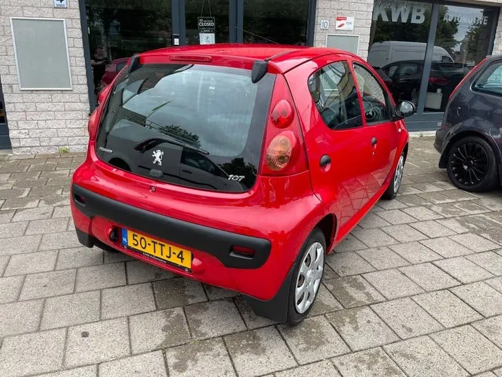 Peugeot 107 2011 photo 3
